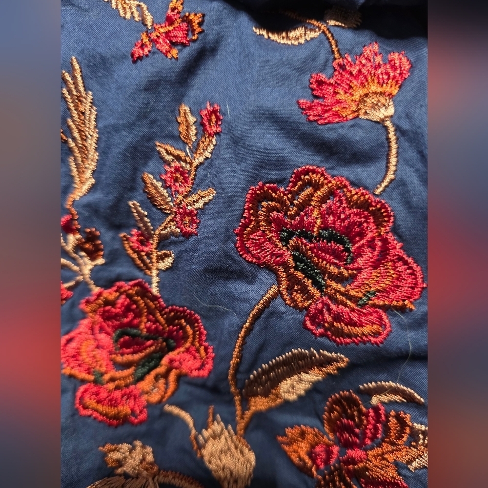 Jessica Simpson Blue Blouse with Red Floral Embroidery Size Medium - Picture 5 of 6